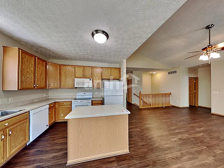 1468 E Quail Run Dr — Photo 3