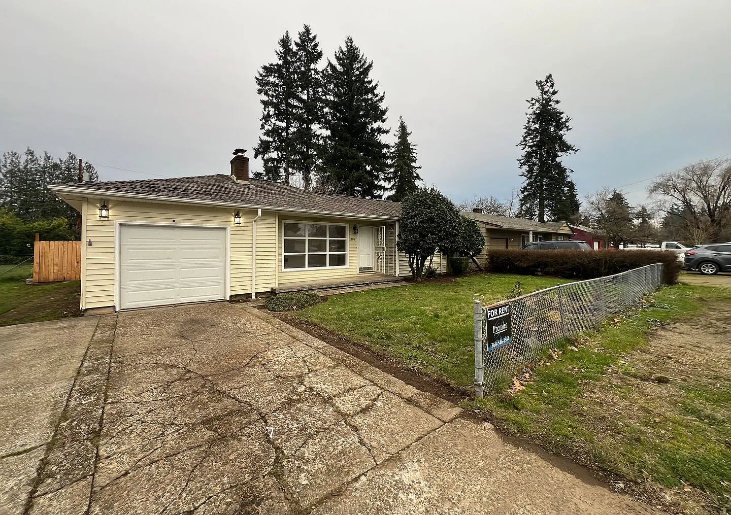 Ellsworth Springs 2 Bedroom Home for Lease - 109 SE 102nd Ave — Photo 2