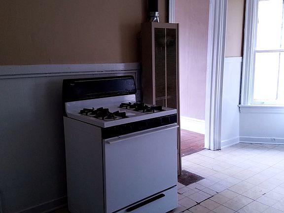2nd image of 285 Auburn Ave Uppr #