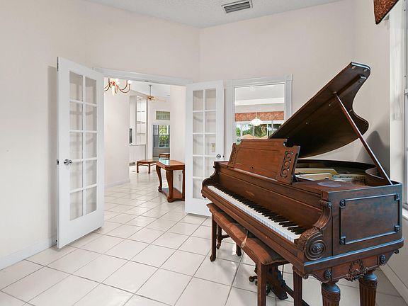 4th image of 424 Kelsey Park Drive