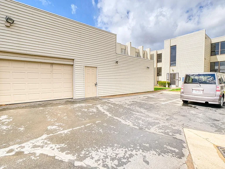 1675 Cedarwood Dr #B — Photo 3
