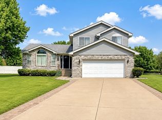 802 Winnebago Ct, Romeoville, IL 60446