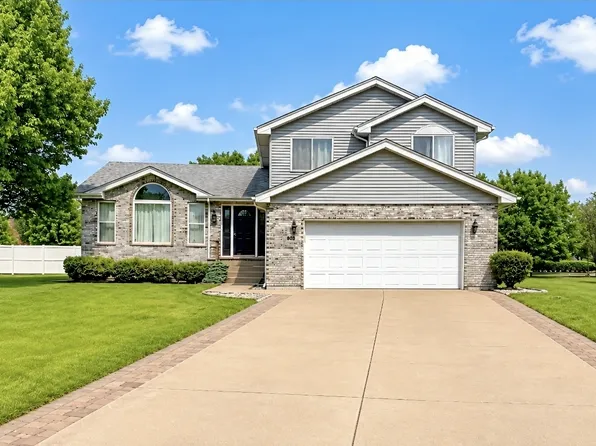 802 Winnebago Ct, Romeoville, IL 60446
