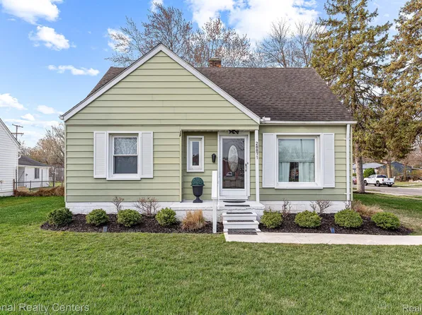 28871 Five Mile Rd, Livonia, MI 48154