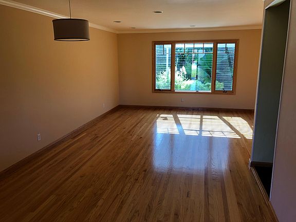4th image of 1092 White Cliff Dr