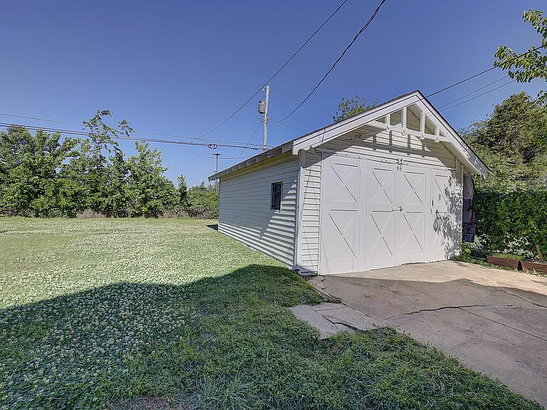 1618 S Indianapolis Ave — Photo 3