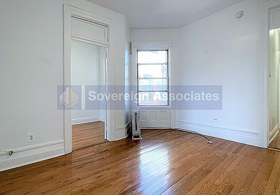 3rd image of 22 Saint Nicholas Pl #5P