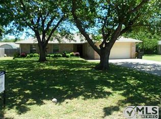 212 McAnear St, Cleburne, TX 76033