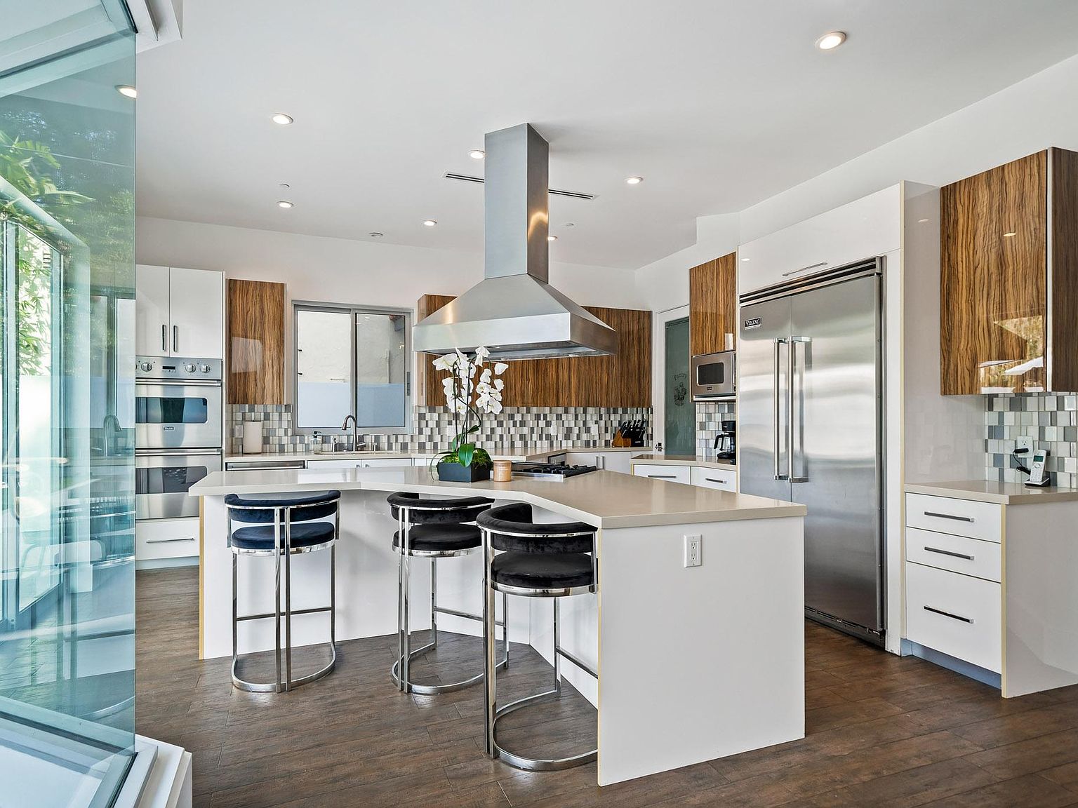 Los Angeles, CA 90048