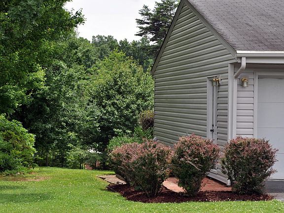 5th image of 70 Upland Dr
