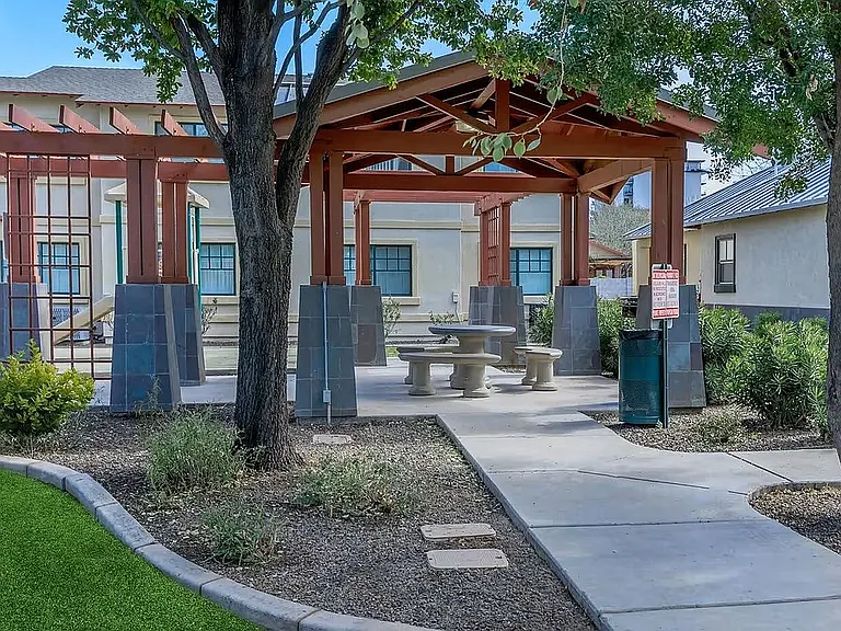 Roosevelt Commons Picnic Tables2