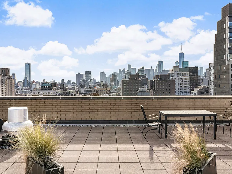 210 E 15th St #9L — Photo 7