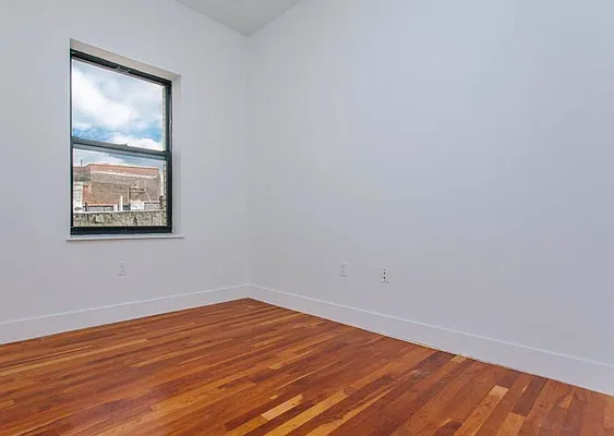 Rented by EXR | media 42