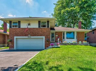 14 Oakdale Dr, Westbury, NY 11590