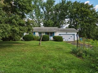 3197 Greenbrier Dr, Barberton, OH 44203