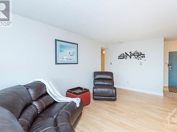 5th image of 555 Brittany Dr