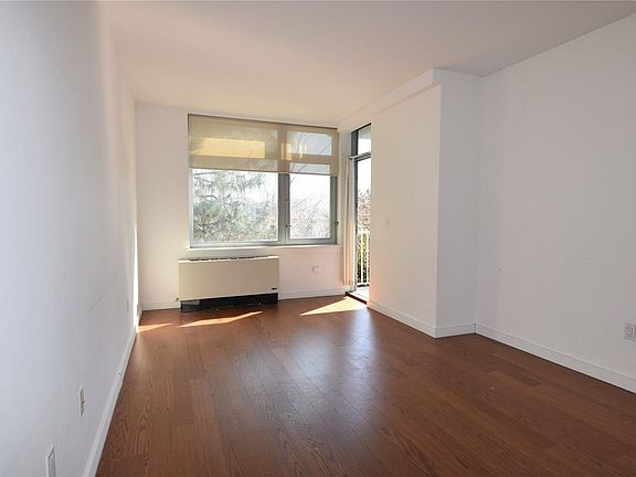 5th image of 4028 College Point Blvd Unit T2-811