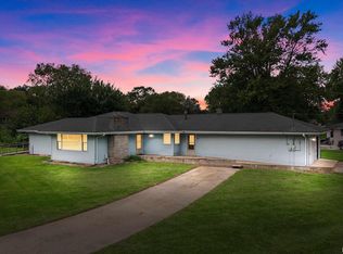 605 E Meadow Lawn St, Manito, IL 61546
