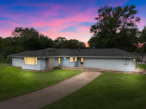 605 E Meadow Lawn St, Manito, IL 61546