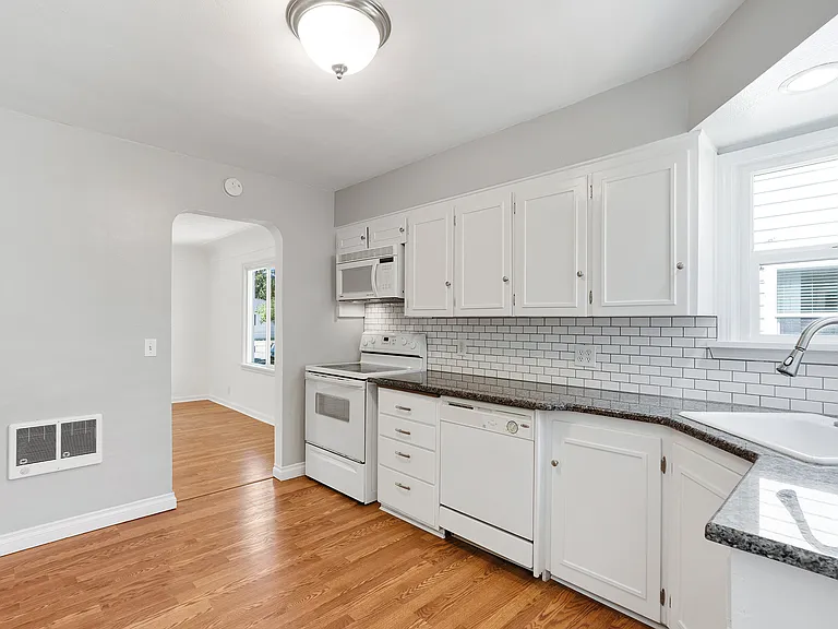 2130 Berry St SE — Photo 13