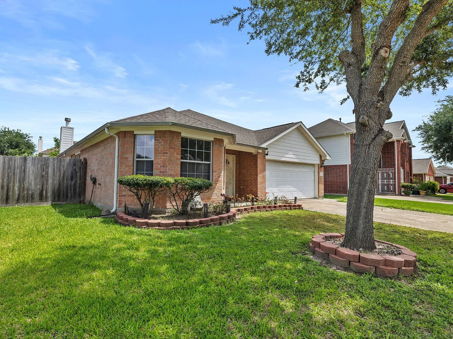 3 bed, 2.0 bath, 1810 sqft, $1,900 — Photo 3