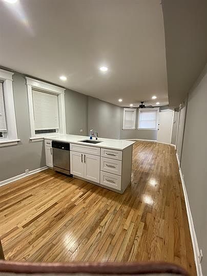 1st image of 2426 N Maplewood Ave #10506490