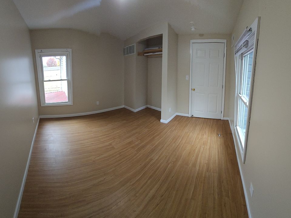 1st image of 810 S River St