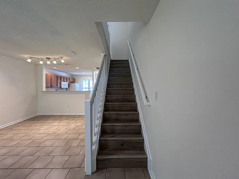 957 Pendant Cir — Photo 15