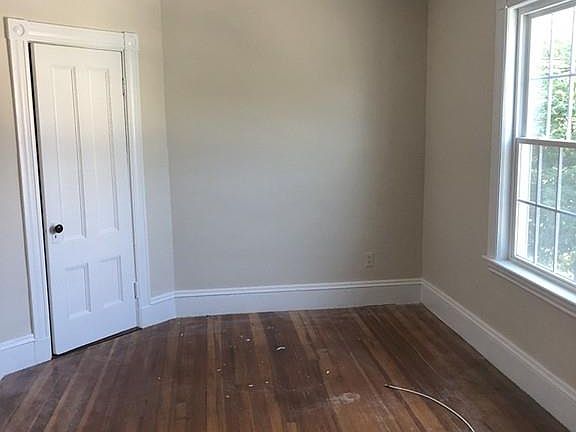 5th image of 852 Washington St #2