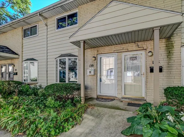 136 North Lakewood Gardens Lane, Madison, WI 53704