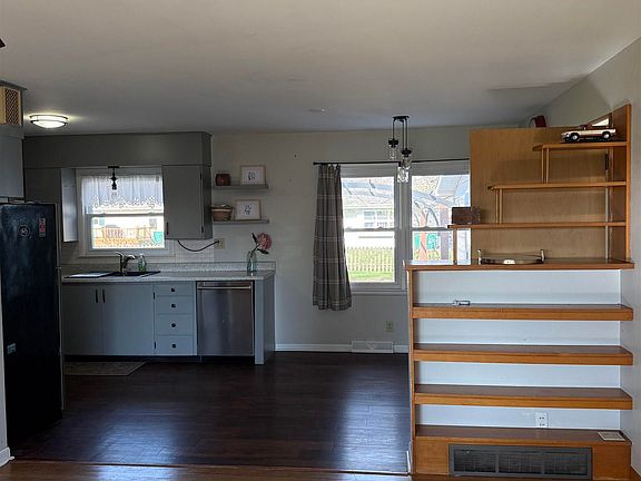 4th image of 820 Jamie Ln