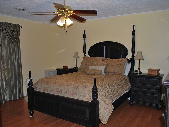 4th image of 212 Ziffell Dr