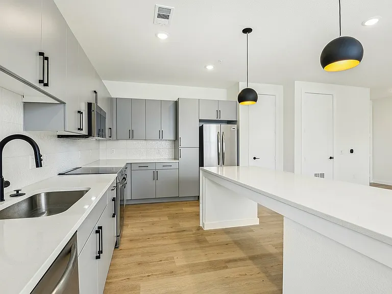 15-web-or-mls-1811 N St Mary39_s St APT 1322-2504-009