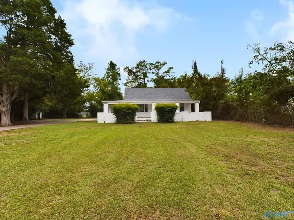 5563 Oakwood Rd, Huntsville, AL 35806