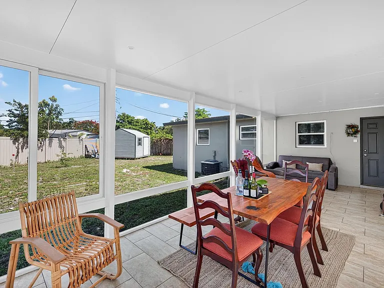 300 SW 25th Ave — Photo 35