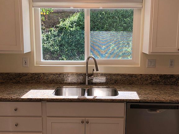 3rd image of 11593 Hillcrest Ct