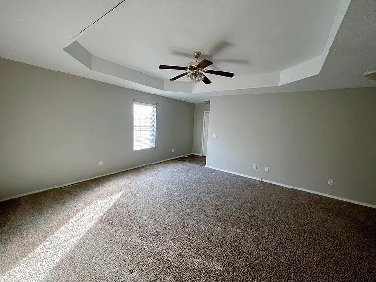 1910 N Golden Ave — Photo 2