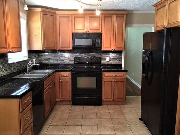 3rd image of 2114 Park Ln