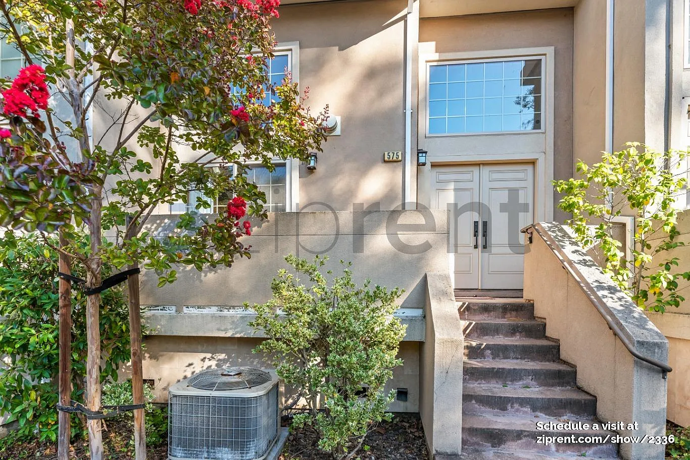 3 bed, 2.5 bath, 1592 sqft, $4,000 — Photo 2