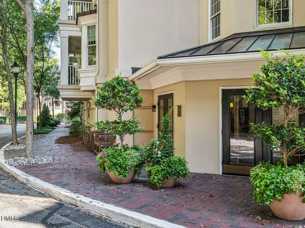 2701 Glenwood Gardens Ln #208, Raleigh, NC 27609