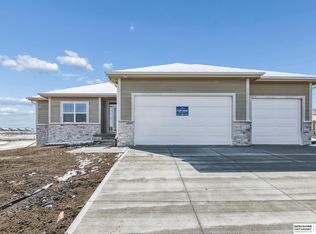 21417 Z St, Elkhorn, NE 68022
