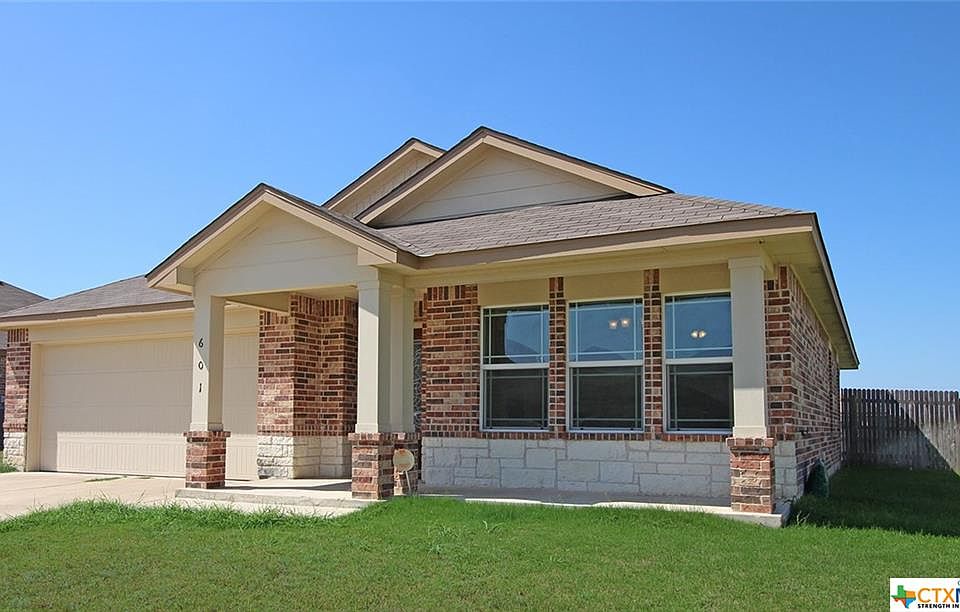 1st image of 601 W Vega Ln