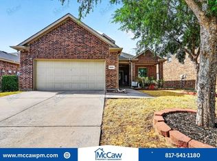 8824 Whirlwind Trl, Aubrey, TX 76227