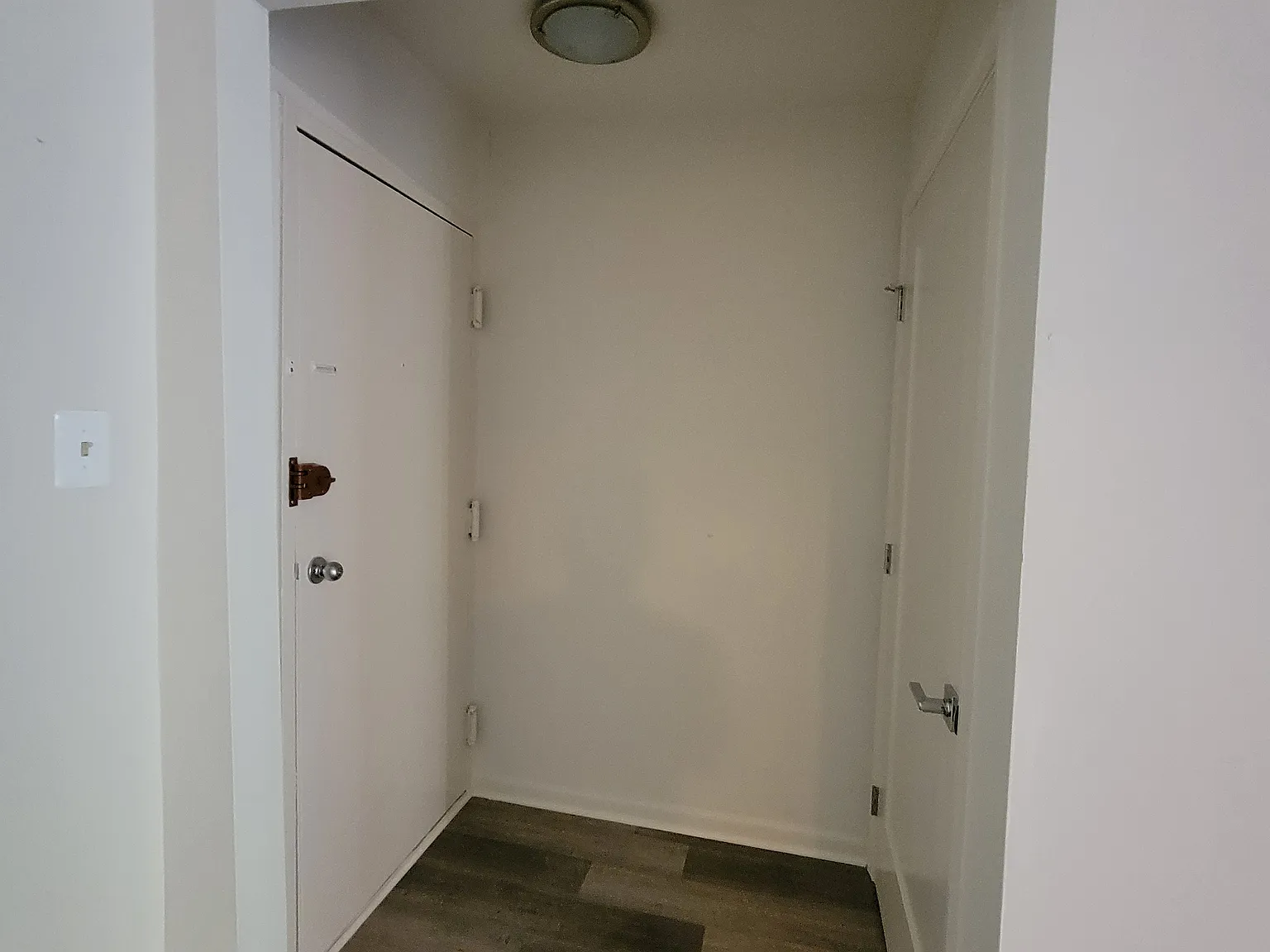 2 bed, 898 sqft, $2,300 — Photo 3
