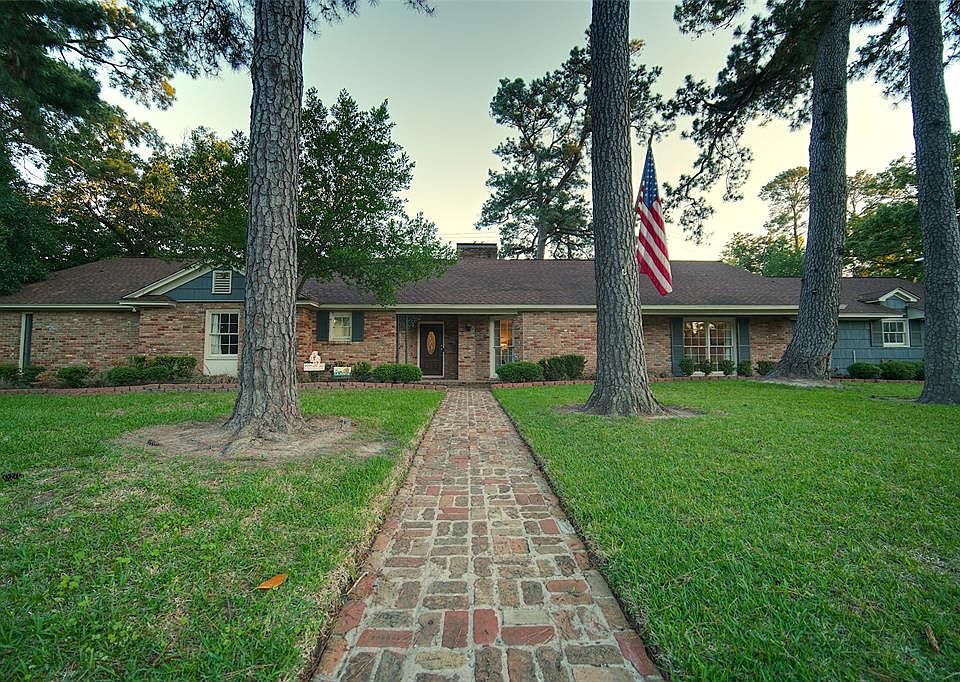 1st image of 219 Pine Hollow Ln