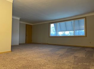 6286 Stanbury Rd, Parma, OH 44129