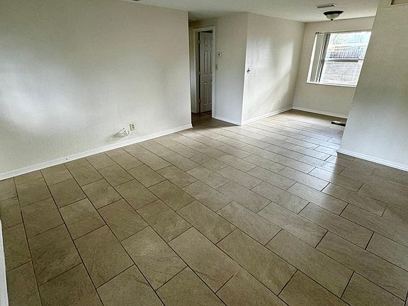 5th image of 9489 Park Lake Dr N