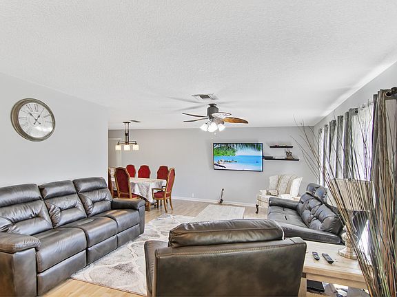 4th image of 26 Forest Park Dr