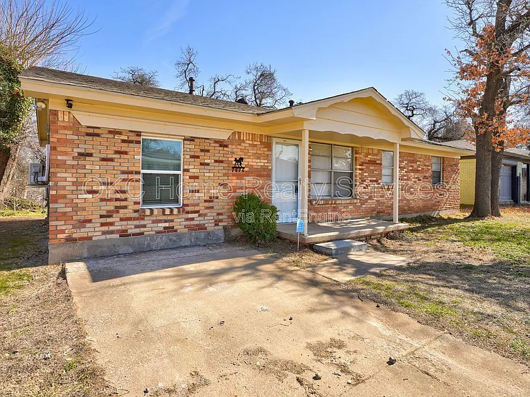 1616 McGregor Dr — Photo 2
