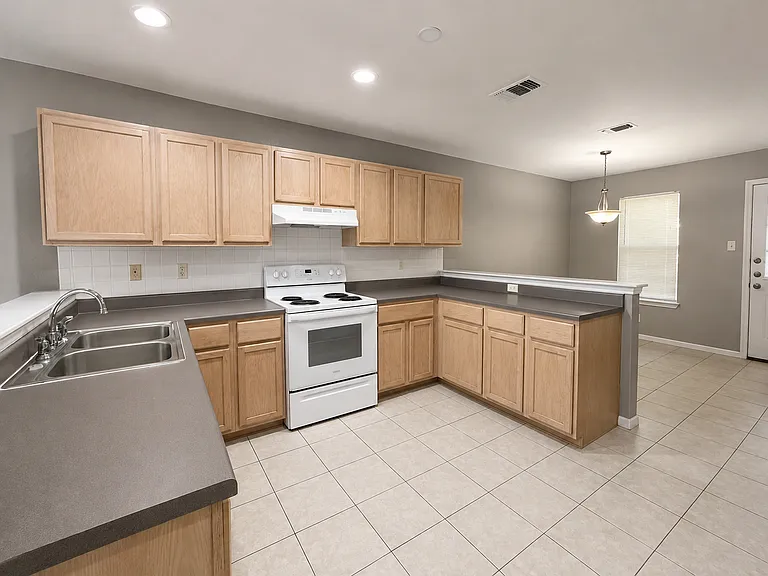 2907 Cantabrian Dr #B — Photo 3